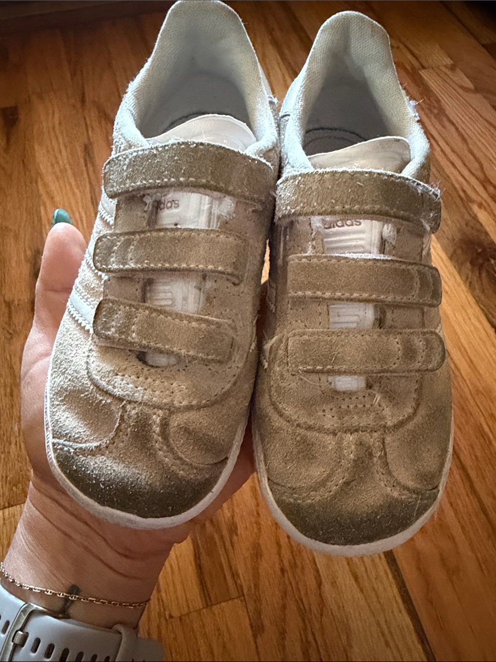 adidas Originals Kids Gazelle Velcro Sneakers in light pink and White - Picture 4 of 8